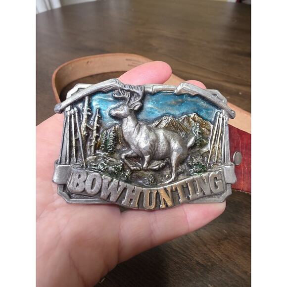 1983 Bergamot Brass Works BOWHUNTING Belt Buckle Enameled 3.25" x 2.5" With Belt - Picture 2 of 16
